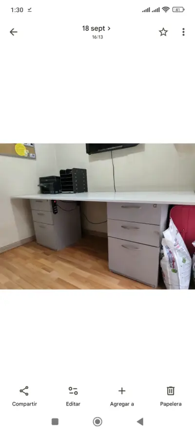 Escritorio de oficina con cajoneras - miniatura 1