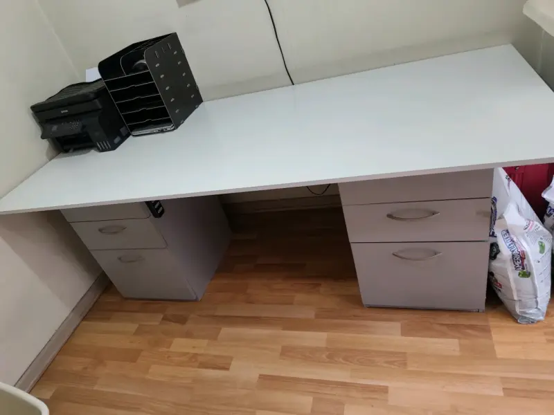 Escritorio de oficina con cajoneras - 3