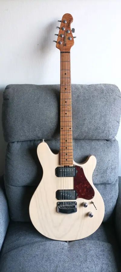 Ernie Ball Music Man Valentine 🇺🇸 - miniatura 1