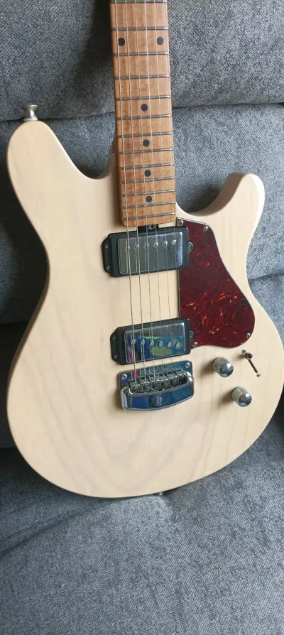 Ernie Ball Music Man Valentine 🇺🇸 - miniatura 2
