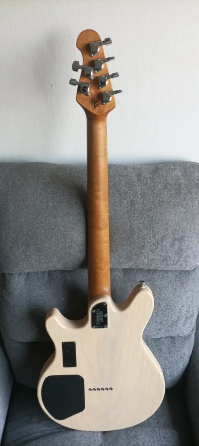 Ernie Ball Music Man Valentine 🇺🇸 - miniatura 4