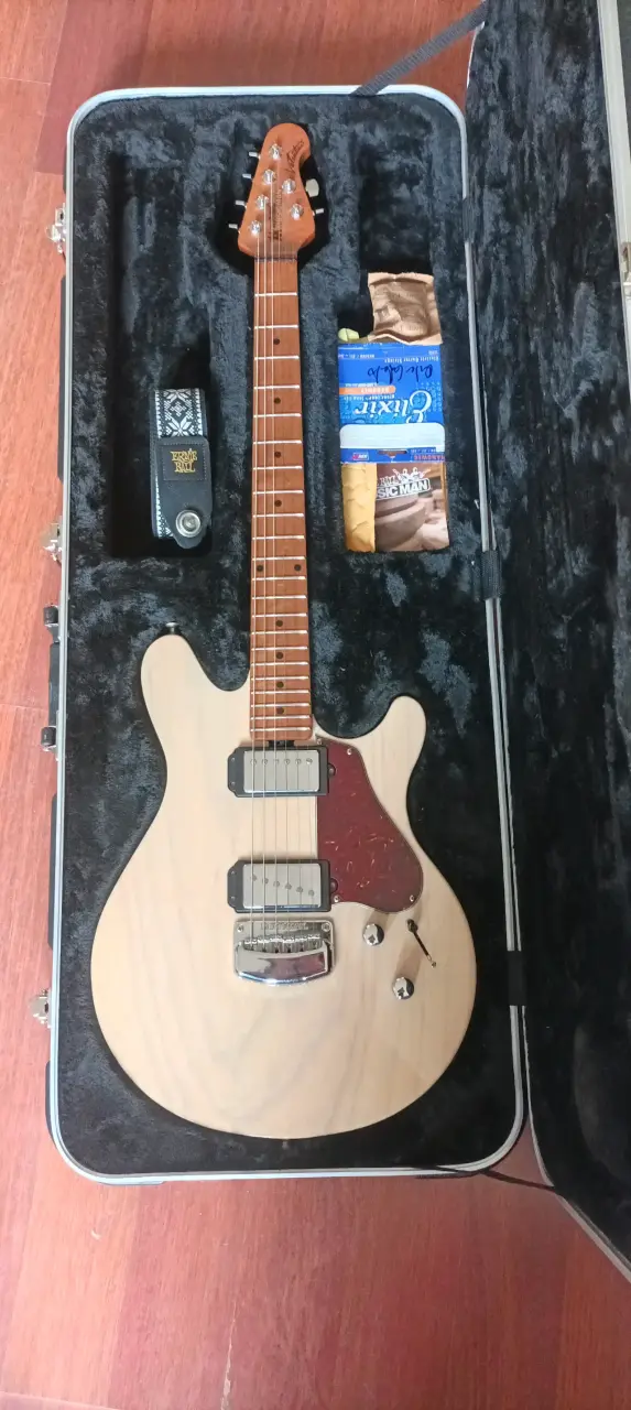 Ernie Ball Music Man Valentine 🇺🇸 - 5