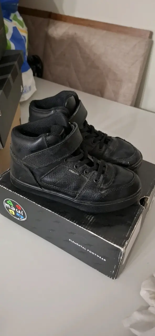 Zapatillas negras de cuero Maui and Sons numero 33