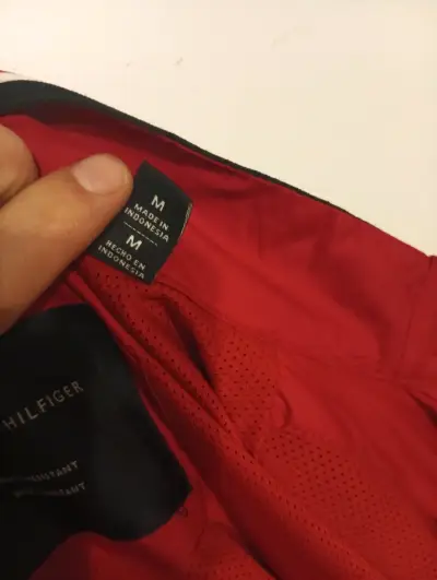 Chaqueta Roja Tommy Hilfiger. Talla M.sin uso. - miniatura 4