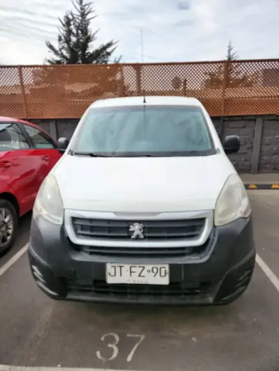 Furgoneta Peugeot Partner blanca en buen estado - miniatura 1