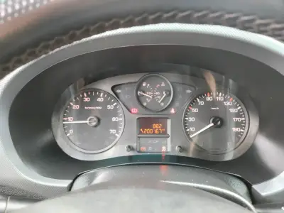 Furgoneta Peugeot Partner blanca en buen estado - miniatura 5