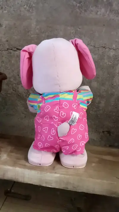 Peluche interactivo Dance & Wiggle rosa - miniatura 2