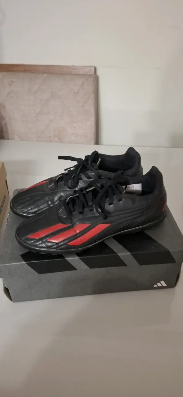Zapatillas deportivas negras y rojas Adidas 37