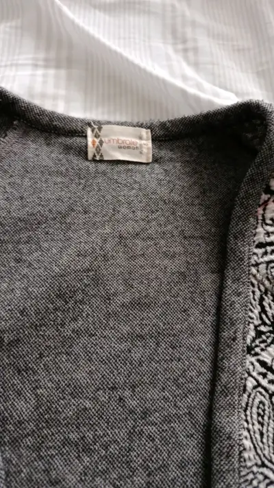 Cardigan de lana estampado en blanco y negro - miniatura 3