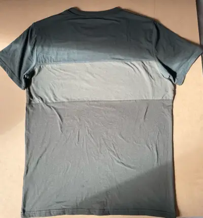 Polera deportiva Spalding gris para hombre - miniatura 1