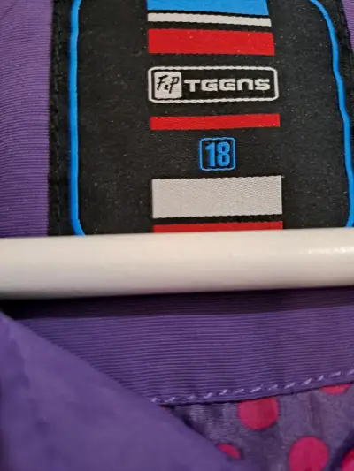 Abrigo morado para mujer con cinturón - miniatura 4
