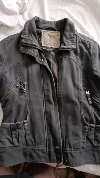 Chaqueta de mezclilla gris con cierre y botones - miniatura 1