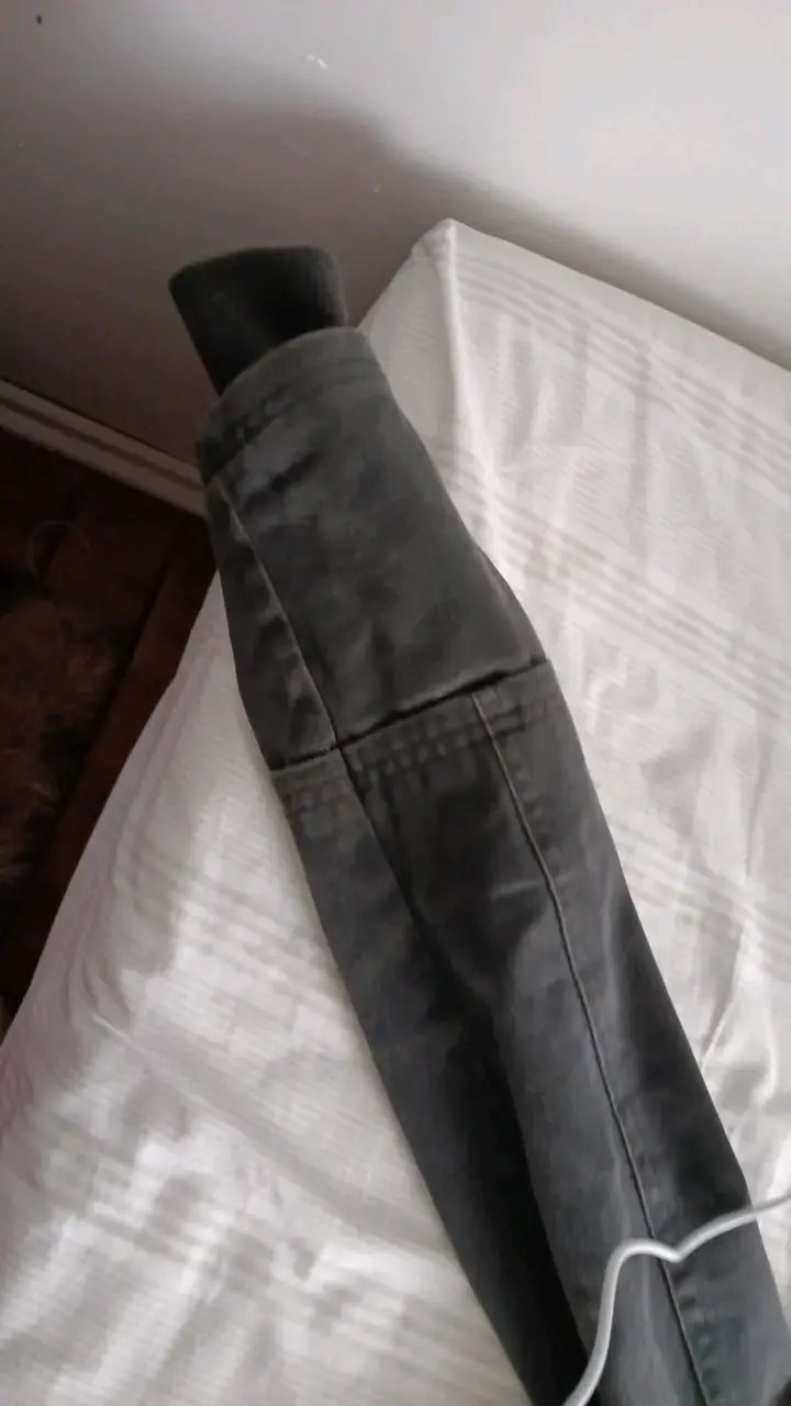 Chaqueta de mezclilla gris con cierre y botones - 2