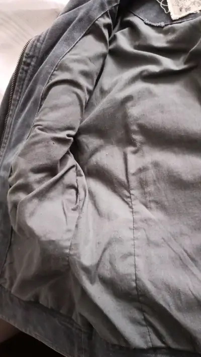 Chaqueta de mezclilla gris con cierre y botones - miniatura 4