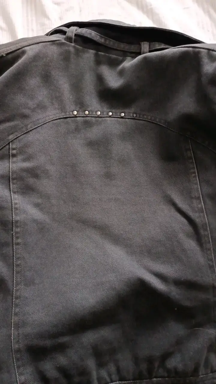Chaqueta de mezclilla gris con cierre y botones - 5