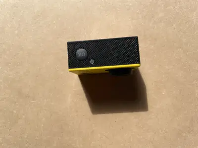Cámara de acción compacta amarilla y negra - miniatura 4