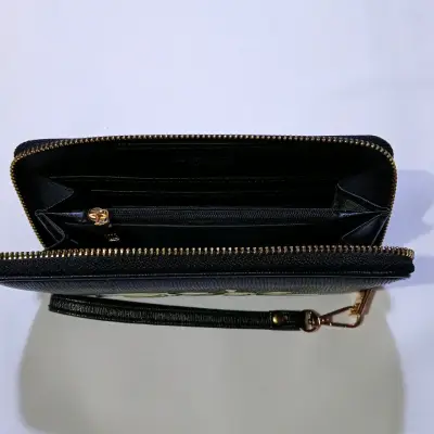 Cartera de Mano Negra Bebe con Detalles Dorados - miniatura 2