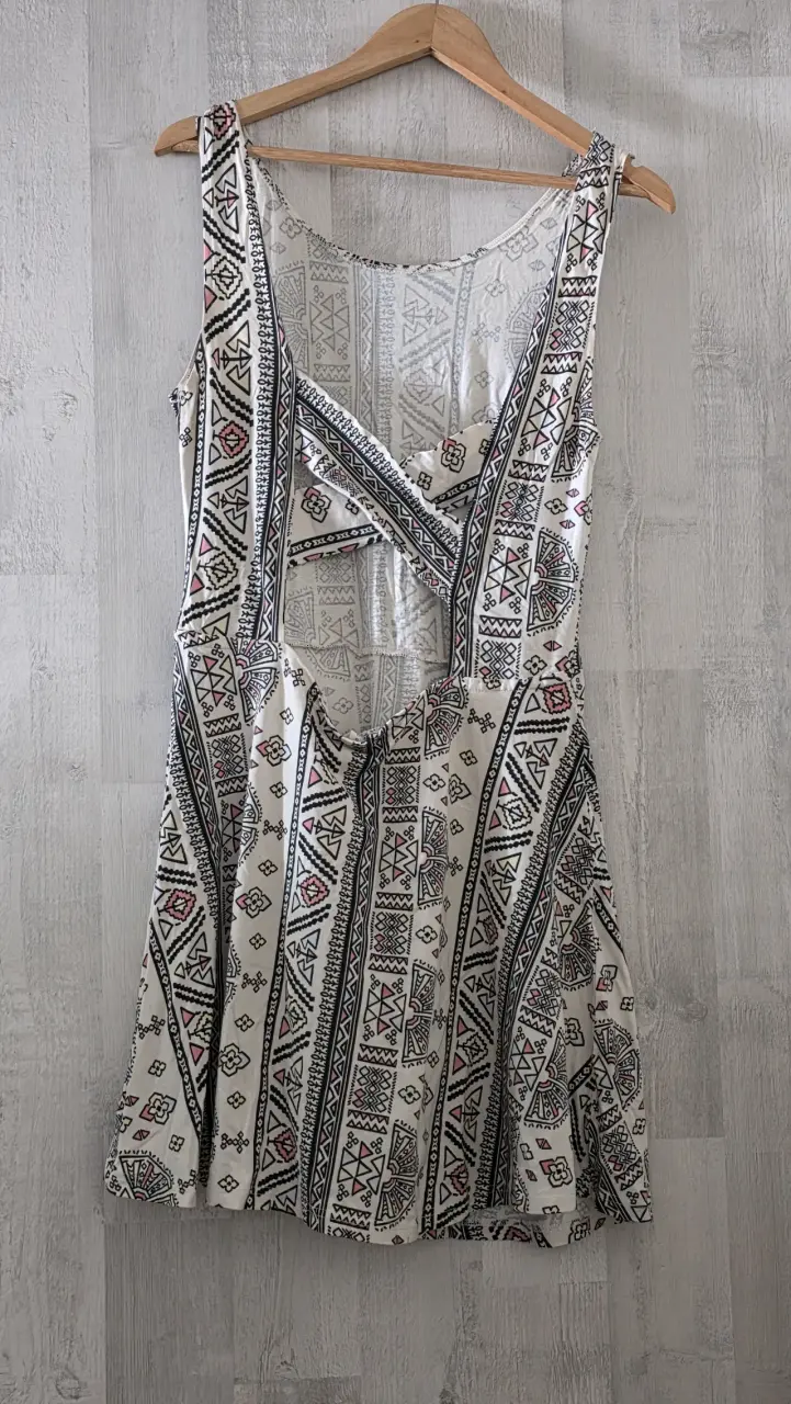 Vestido corto con estampado geométrico - 2
