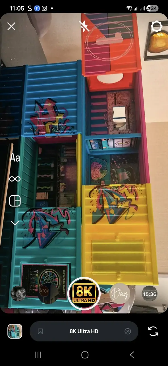 Armario modular de colores vibrantes con diseño gráfico - 2
