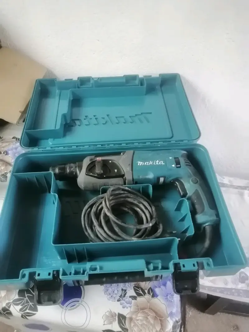 Taladro Rotomartillo Makita con Estuche - 1
