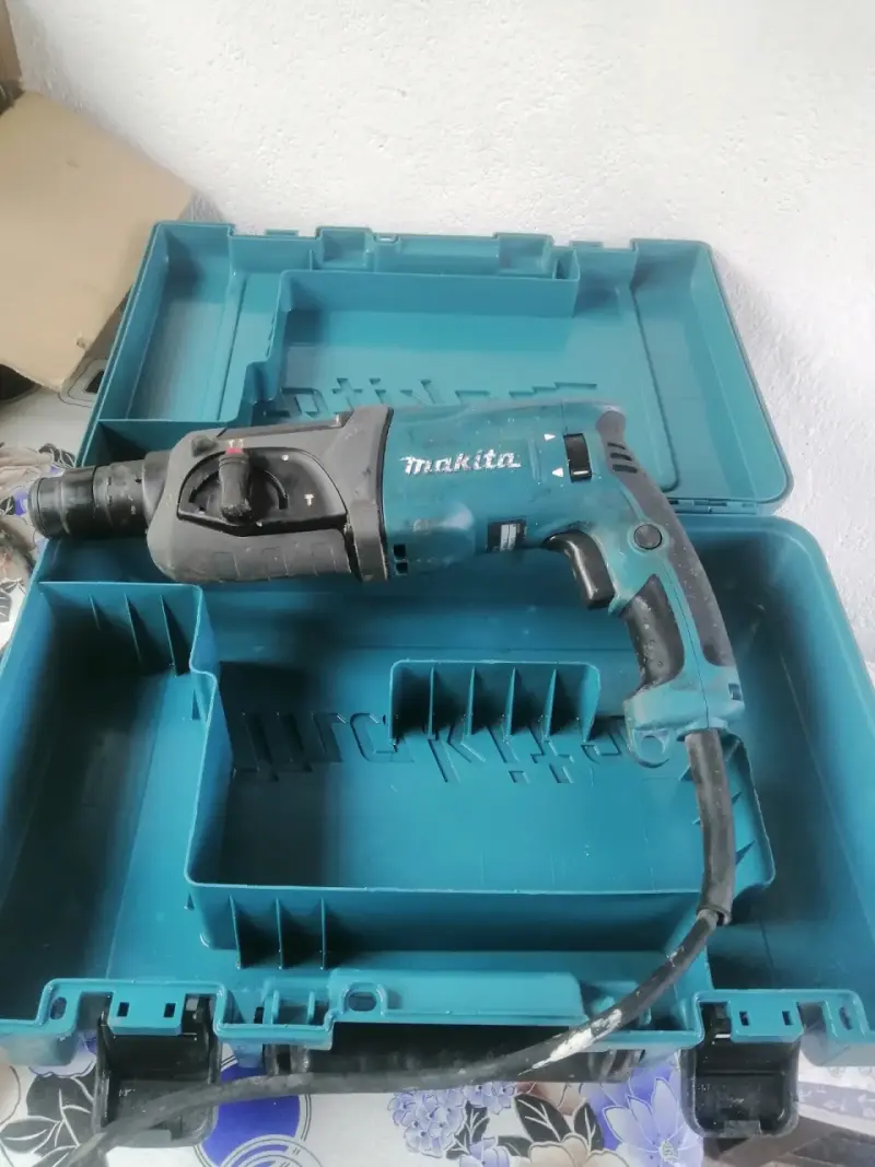 Taladro Rotomartillo Makita con Estuche - 4
