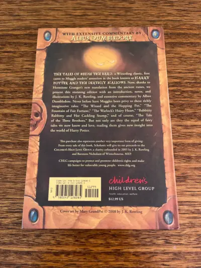 Libro original The Tales of Beedle the Bard inglés - miniatura 2