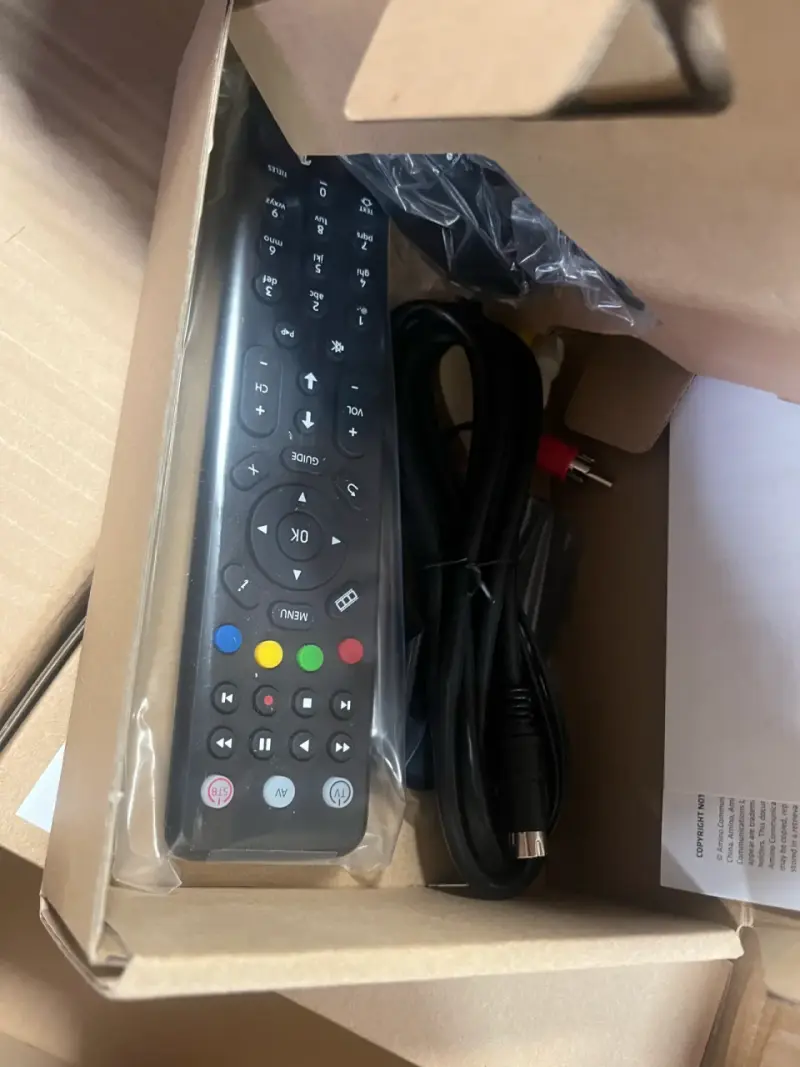 Decodificador de TV Amiko con control remoto - 3