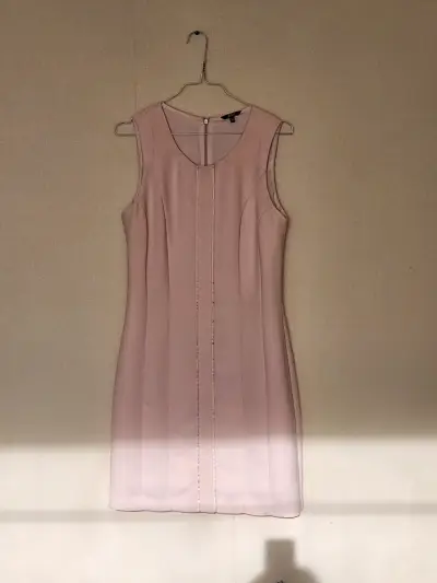 Vestido elegante bicolor con diseño plisado - miniatura 3