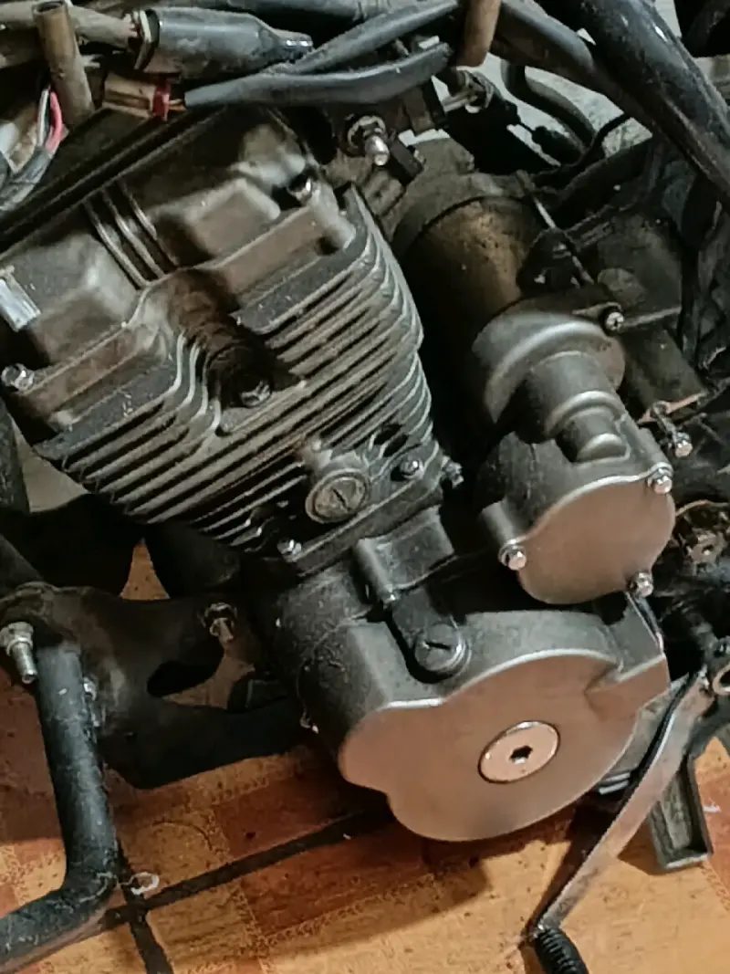 Chasis de motocicleta con motor para repuestos - 2