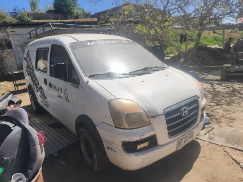 Furgoneta Hyundai H1 usada en buen estado - 2