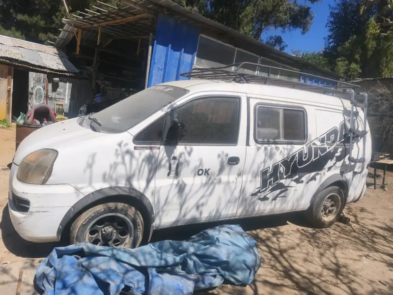 Furgoneta Hyundai H1 usada en buen estado - 3