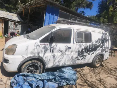 Furgoneta Hyundai H1 usada en buen estado - miniatura 3