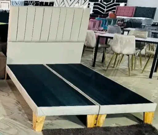 Cama 2 plazas con cabecera tapizada gris