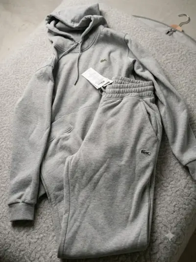 Conjunto gris con capucha Lacoste - miniatura 1