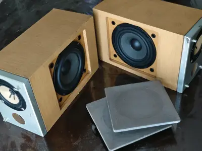 PARLANTES DE MADERA CON CUBIERTAS REMOVIBLES. - miniatura 1