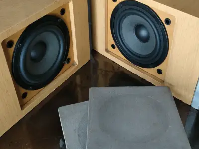 PARLANTES DE MADERA CON CUBIERTAS REMOVIBLES. - miniatura 2