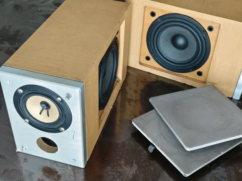 PARLANTES DE MADERA CON CUBIERTAS REMOVIBLES. - 3