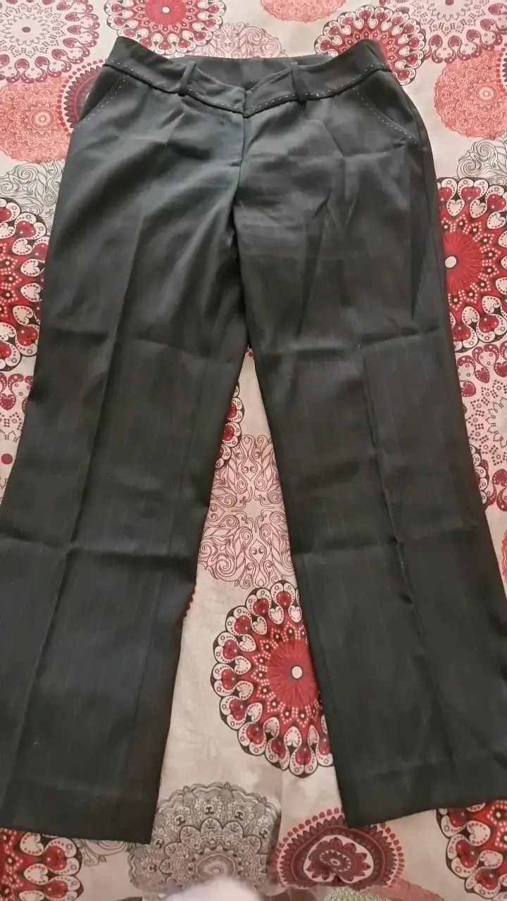Pantalón de vestir gris oscuro para mujer