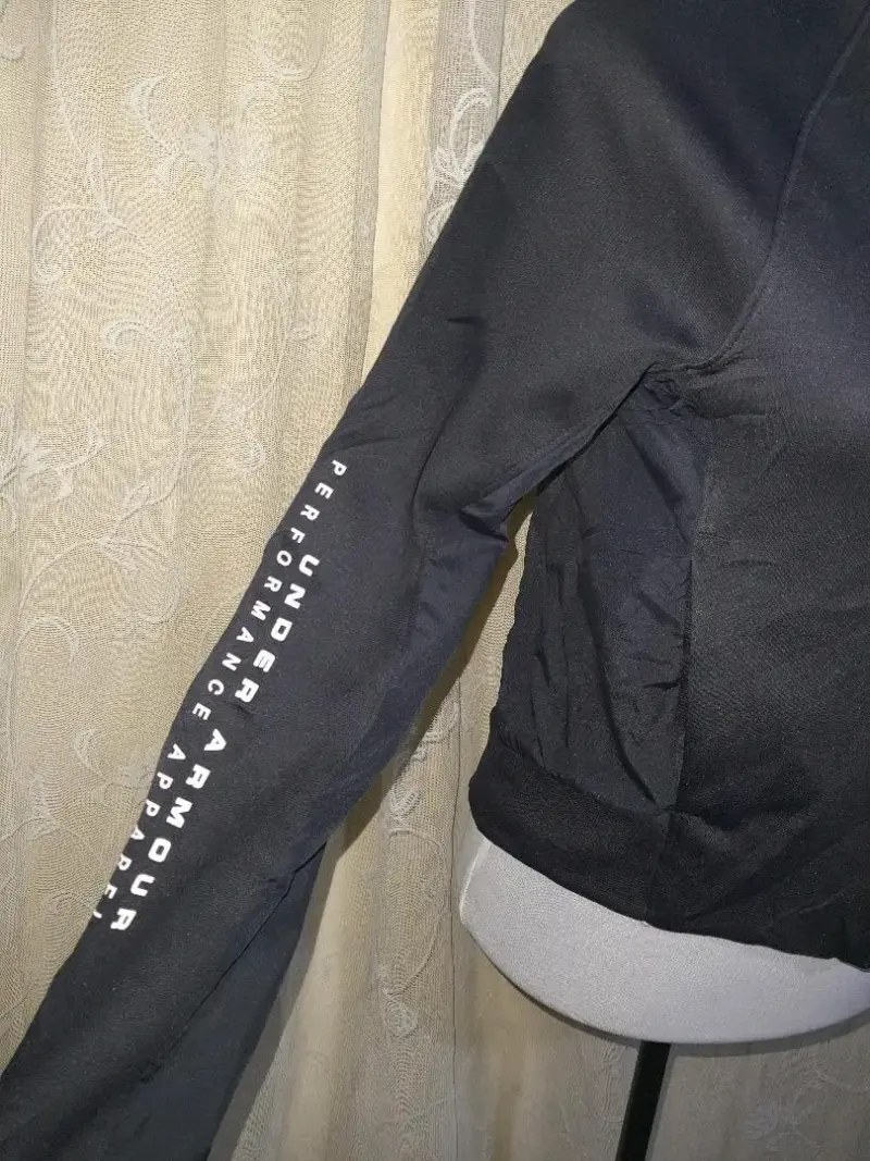 Chaqueta Deportiva Negra Under Armour Mujer - 3