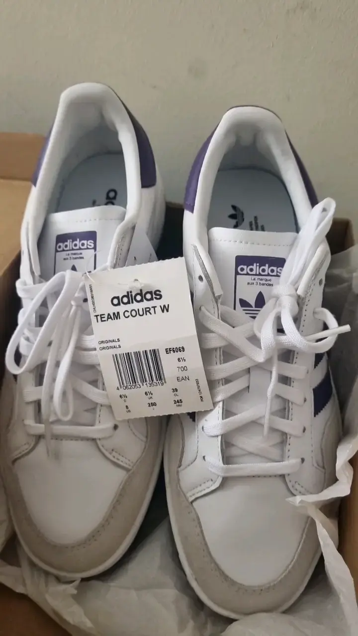 Zapatillas Adidas Team Court W blancas y moradas - 1