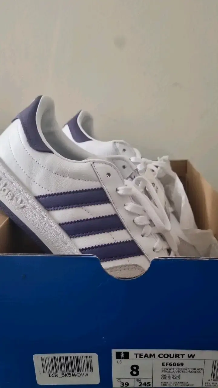 Zapatillas Adidas Team Court W blancas y moradas - 2