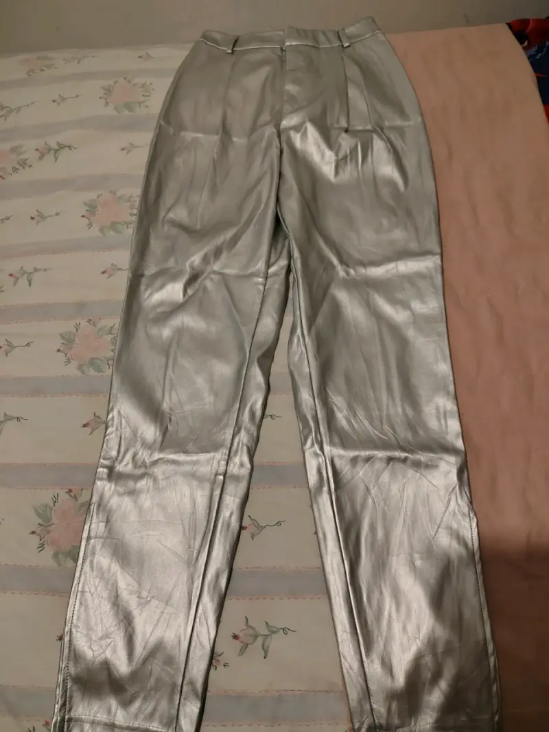 Pantalones plateados metálicos Shein talla S - 1