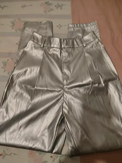 Pantalones plateados metálicos Shein talla S - miniatura 3