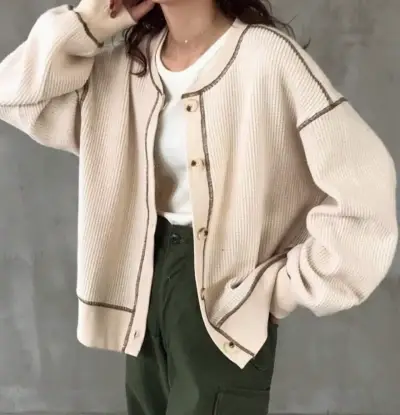 Cardigan beige de punto con botones - miniatura 1