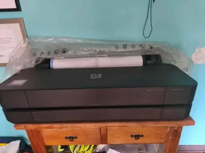 Impresora Plotter HP DesignJet T520 en buen estado - miniatura 1