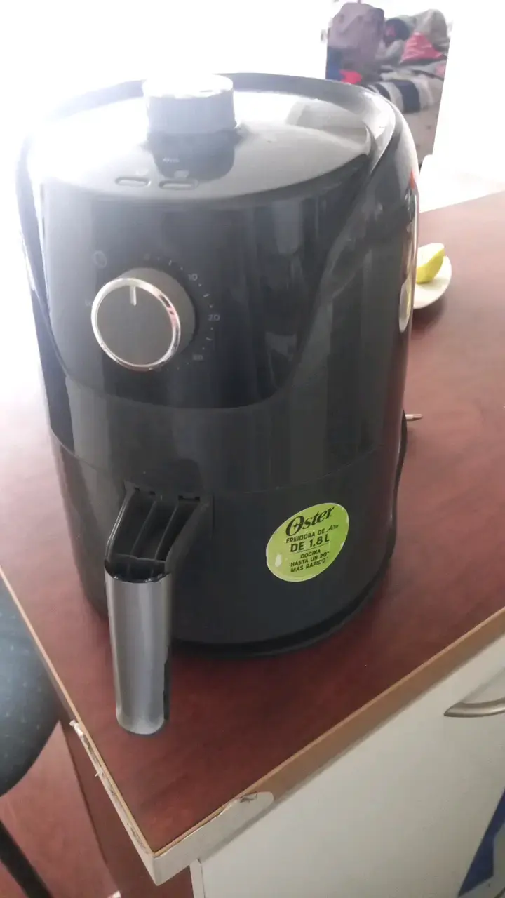 Freidora de aire Oster 1.8L negra - 1