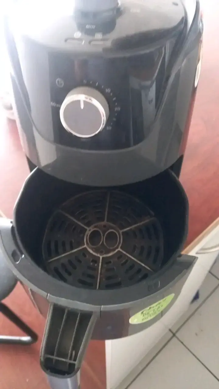 Freidora de aire Oster 1.8L negra - 2