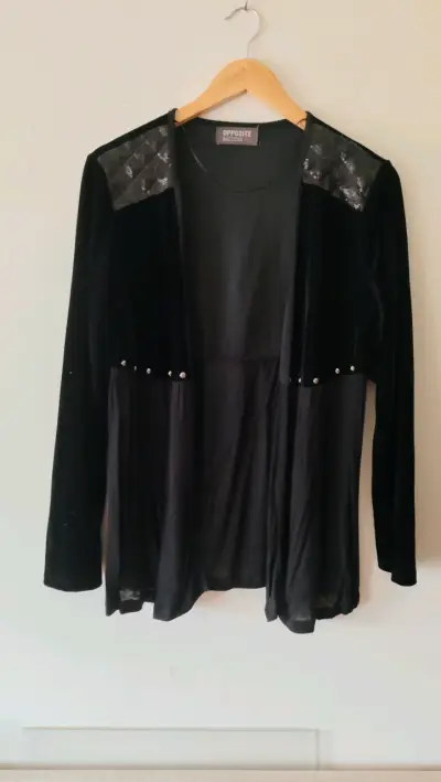 Chaqueta Negra de Terciopelo con Detalles - miniatura 1