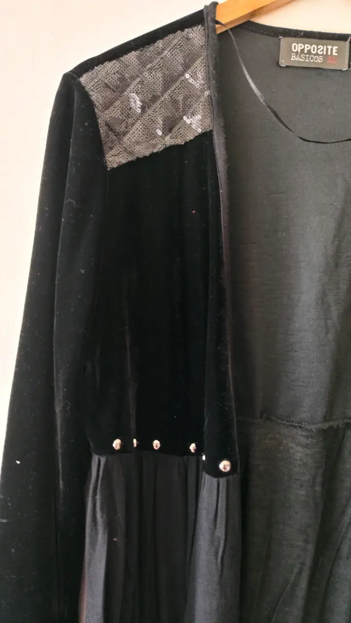 Chaqueta Negra de Terciopelo con Detalles - 2