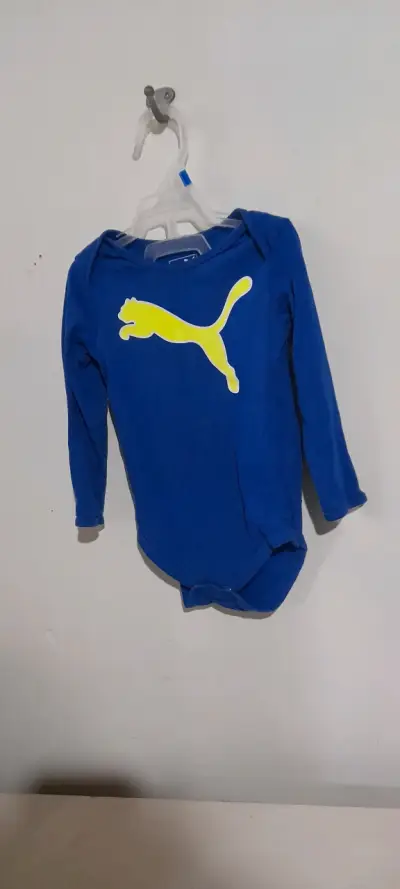 Body de bebé azul con logo amarillo - miniatura 1